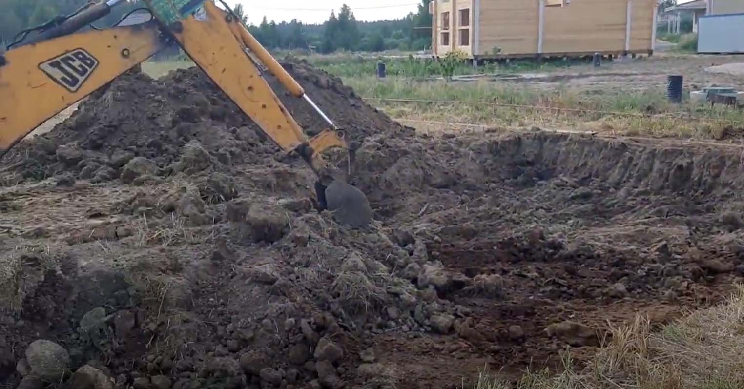 Выемка грунта под котлован